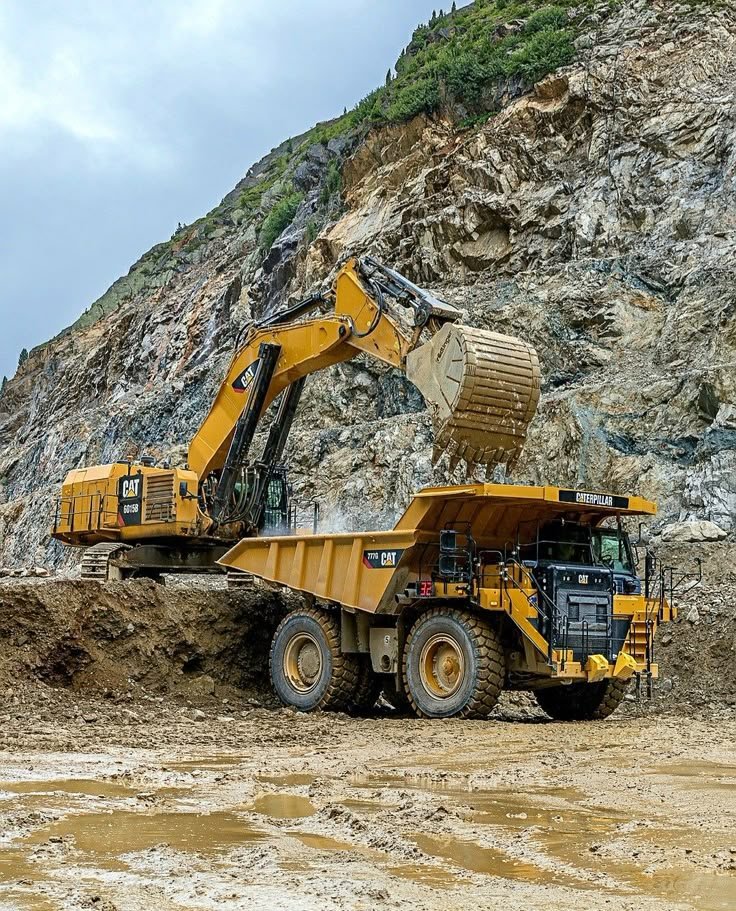 Hydraulic excavator loading a dump truck in a quarry (illustrative photo)